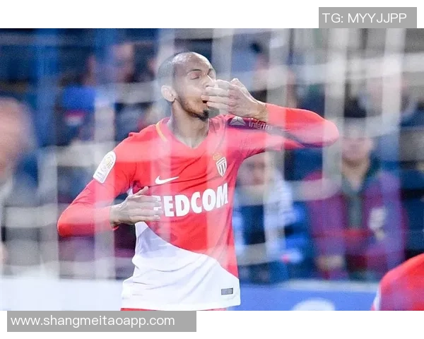 法比尼奥:从默默无闻到足球明星的辉煌历程与成就分析